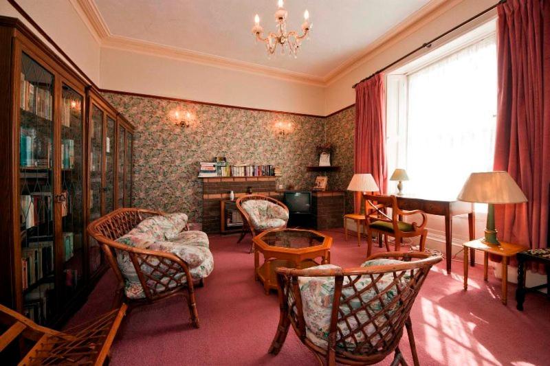 Ashurst Lodge room 1