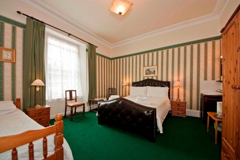 Ashurst Lodge room 3